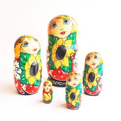 Sunflowers wooden nesting dolls matryoshka - Russian dolls 5 pcs hand painted