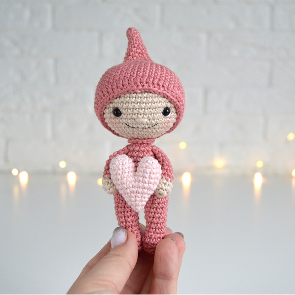 valentine-gnome-pink-in-hand-2-ph-sq.jpg