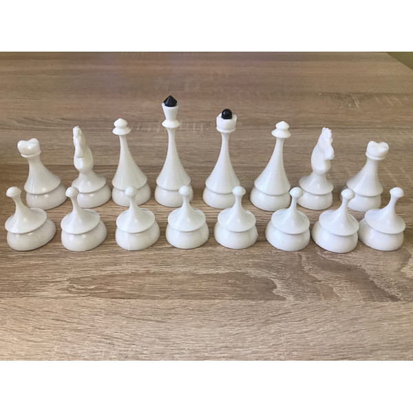 plastic_chessmen_box4.jpg