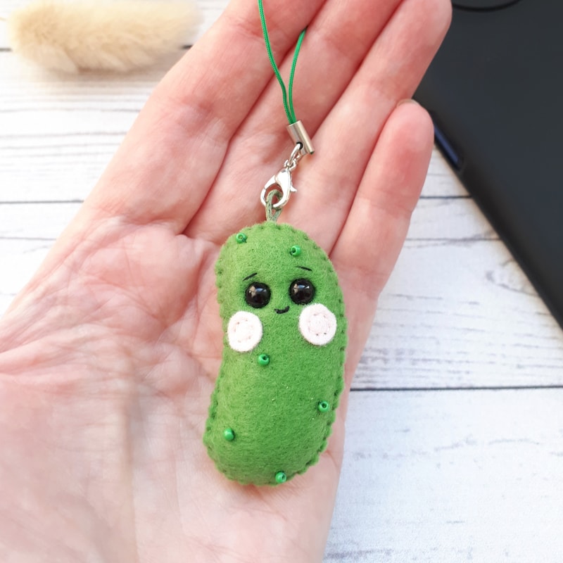 pickle-plush-phone-charm
