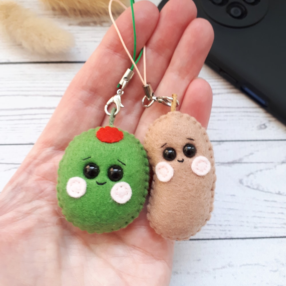 Cute-olive-bean-phone-charm