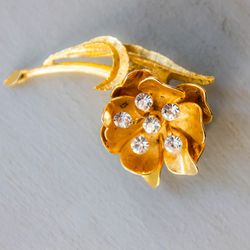Vintage gold flower brooch Rhinestone flower pin