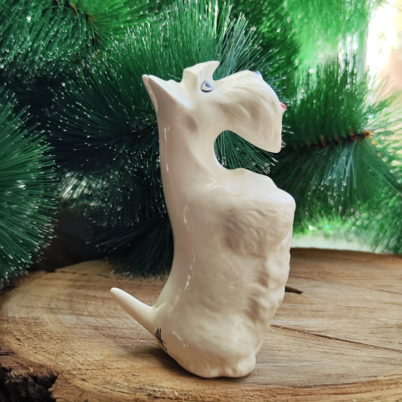 figurine white Scottish Terrier