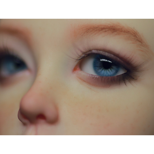 blue realistic eyes