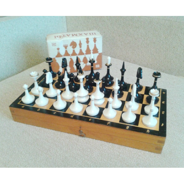 new_chess_set_plastic2.png
