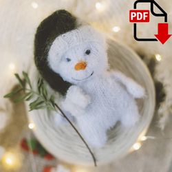 Cutie the Snowman knitting pattern. Knitted Christmas decor step by step tutorial. DIY New Year gift. English PDF.