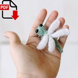 Tiny Dragonfly knitting pattern. Knitted insect step by step tutorial. DIY miniature. English and Russian PDF.