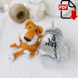 Funny Tiger knitting pattern. Knitted amigurumi tiger step by step tutorial. DIY pocket toy. English and Russian PDF.
