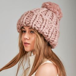 Hat with a pompom made of merino wool. Dark Beige color