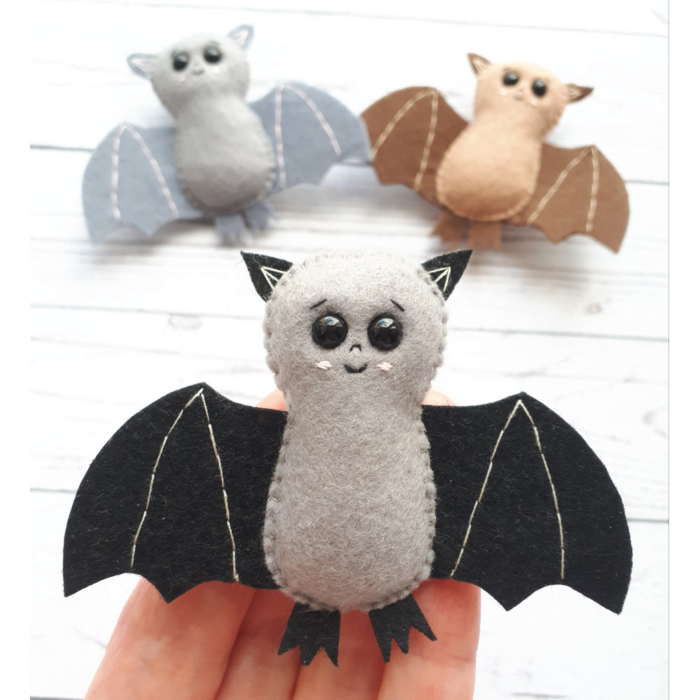Mini-cute-bat-hug-in-a-pocket
