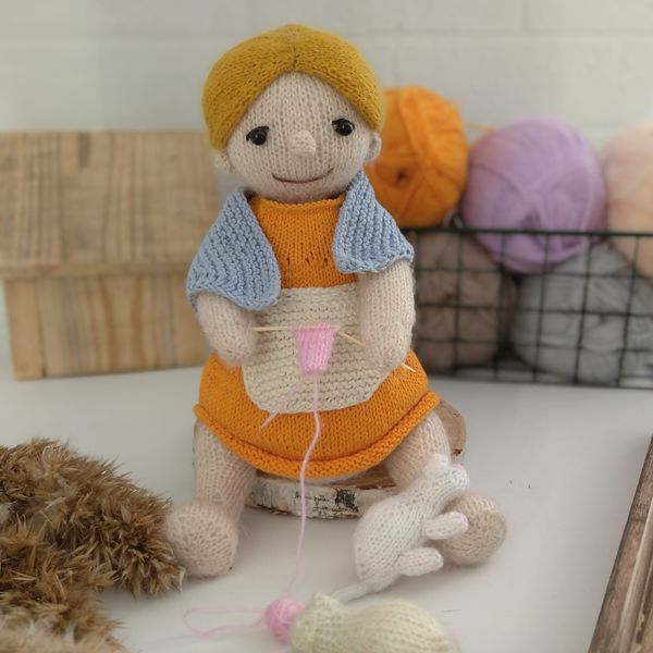 Granny toy doll knitting patterns.png