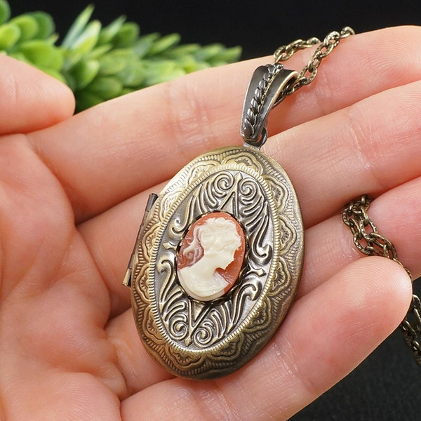 lady-cameo-locket-necklace