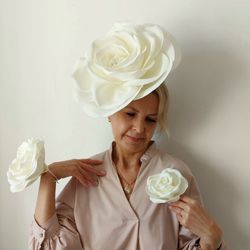 Bridal fascinator, set of 3 white roses, wedding flower, Bridal headdress white Derby Hat Rose flowers hair pin