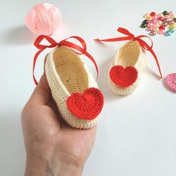 Baby Ballet Shoes Crochet Pattern, 3 Sizes Baby Booty Pattern, Crochet shoes with a heart for Girls
