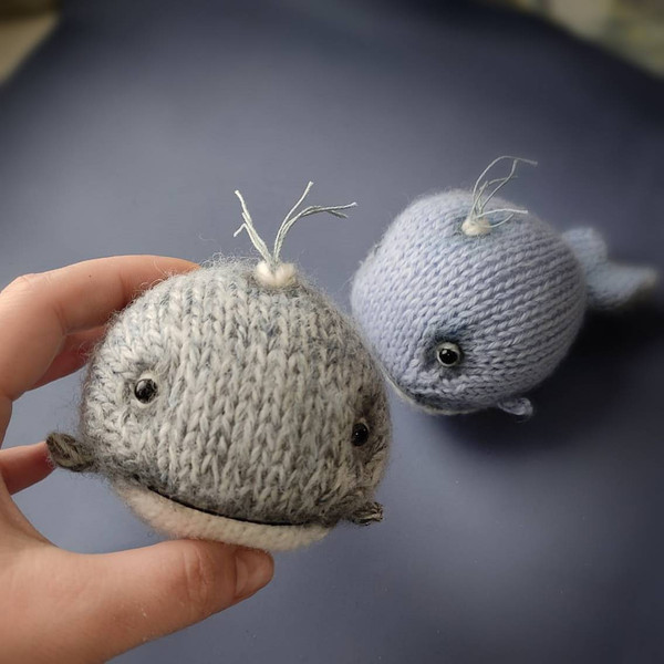 knitted whale knitting pattern for 2 needles 3.jpg