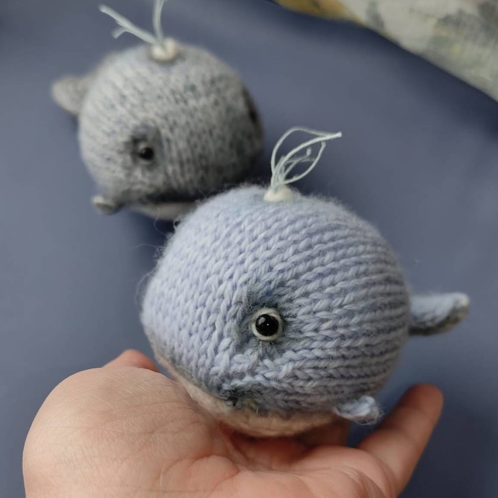 knitted whale knitting pattern for 2 needles 4.jpg