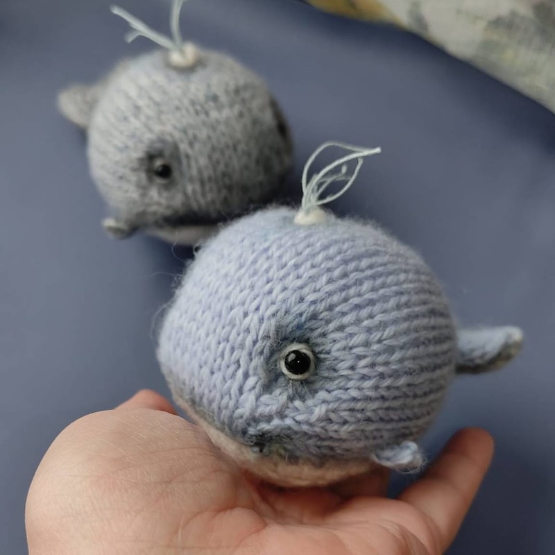 knitted whale knitting pattern for 2 needles 4.jpg