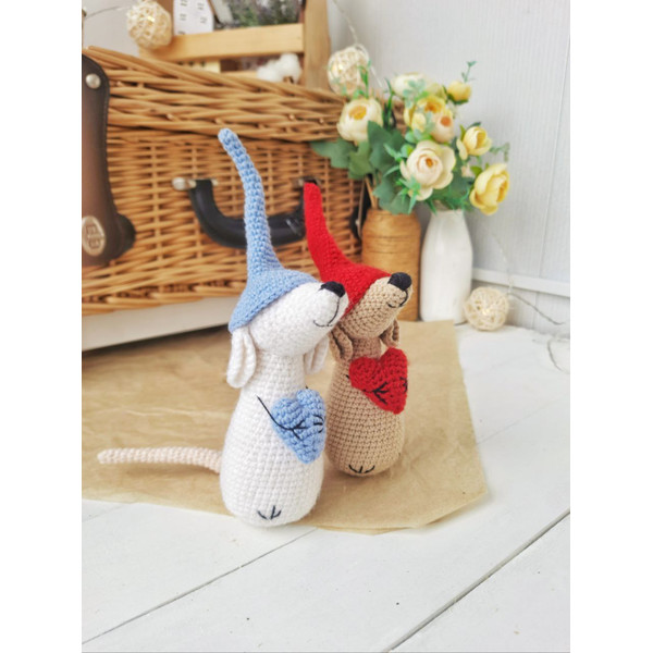 two mini mouses toys in hat with hearts