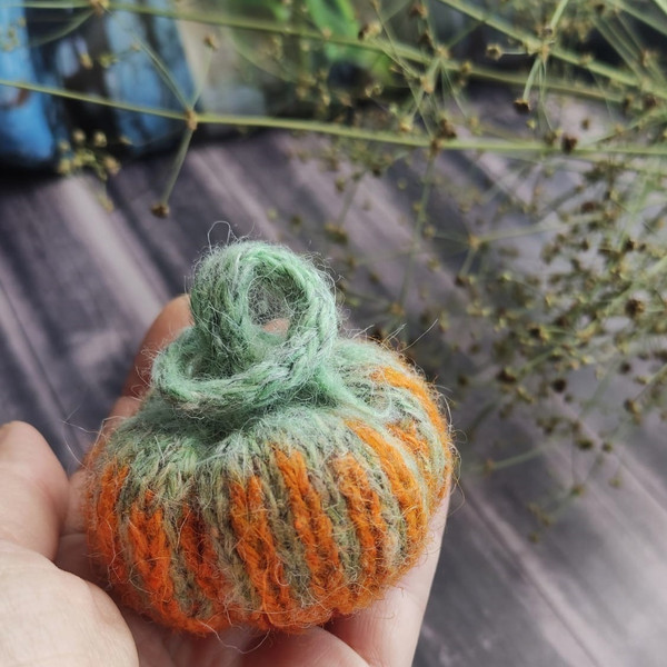stripe pumpkin knitting pattern 1.jpeg