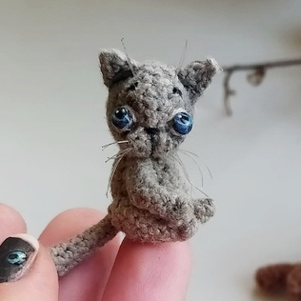 tiny cat kitty kitten brooch pdf crochet pattern 2.jpg