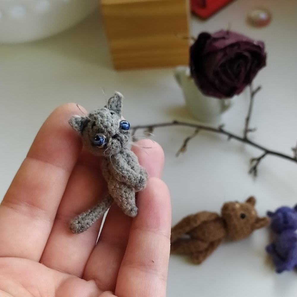 tiny cat kitty kitten brooch pdf crochet pattern3.jpg