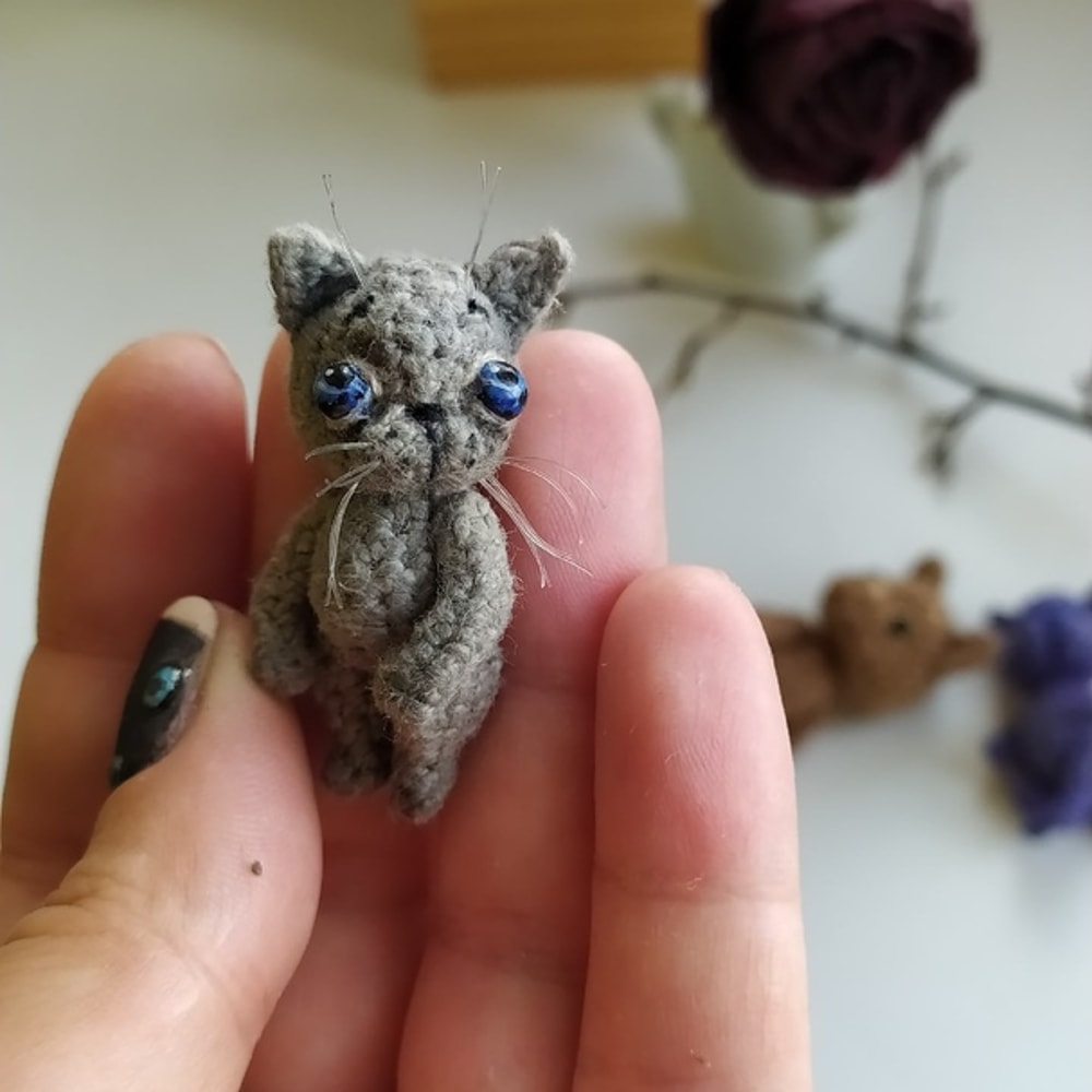 tiny cat kitty kitten brooch pdf crochet pattern4.jpg