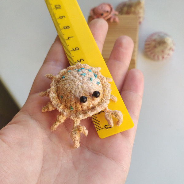 tiny crab brooch crochet pattern 8.jpg