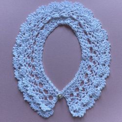 detachable white collar with decorative button