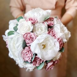Dusty pink wedding bouquet. Bridal bouquet. Blush pink bridesmaid bouquet. Blush wedding bouquet.
