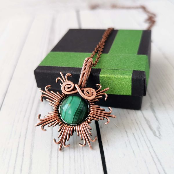 Wire-wrapped-copper-necklace-with-Malachite-bead-Star-pendant-with-Malachite-1.jpg