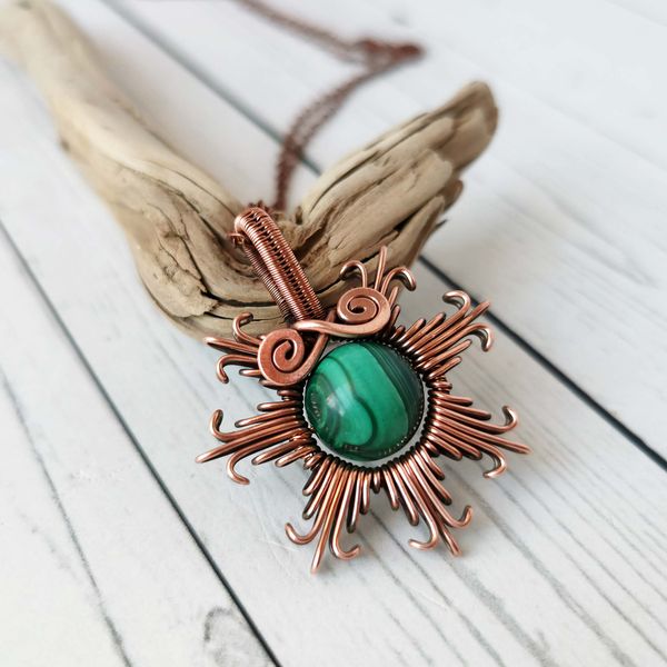 Wire-wrapped-copper-necklace-with-Malachite-bead-Star-pendant-with-Malachite-2.jpg