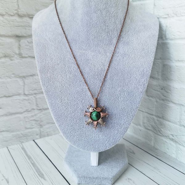 Wire-wrapped-copper-necklace-with-Malachite-bead-Star-pendant-with-Malachite-6.jpg