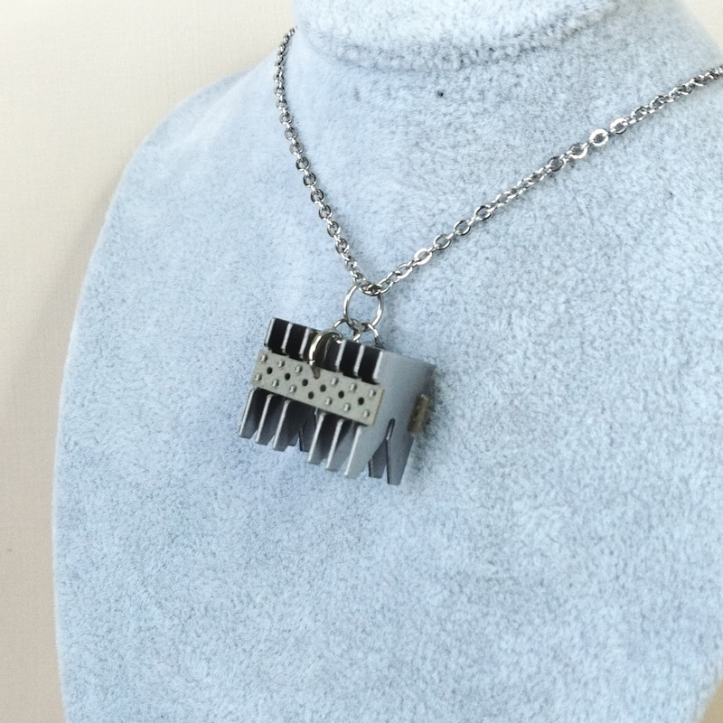 Futuristic-necklace-men