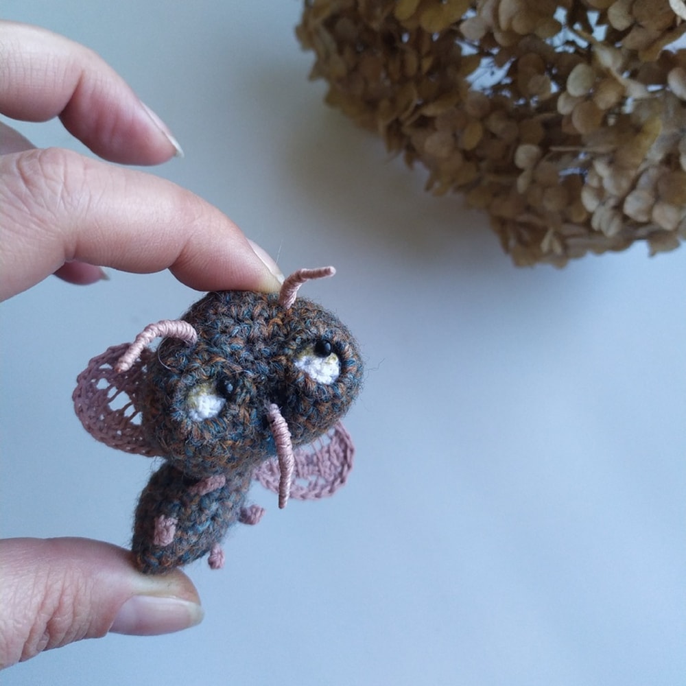 tiny fly crochet pattern6.jpg