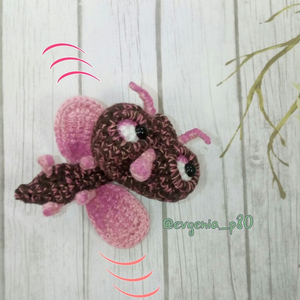 tiny fly crochet pattern5.jpeg