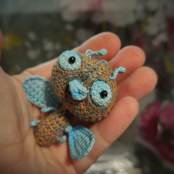 tiny fly crochet pattern3.jpeg
