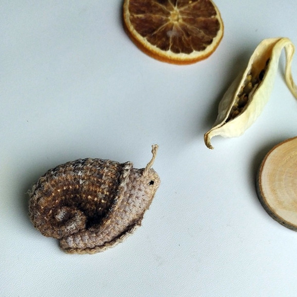 tiny cute  snail brooch toy crochet pattern 5.jpg