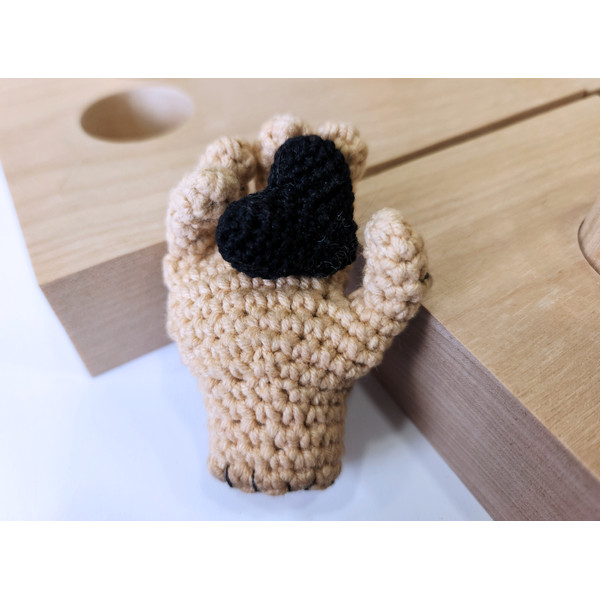 Addams-thing-gift-crochet