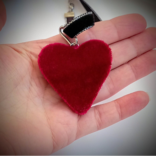 Valentines-day-heart-gift.jpg