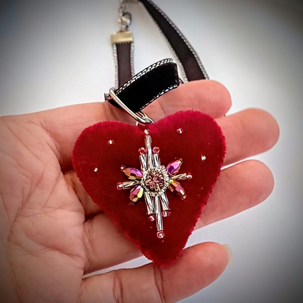 Scarlet-heart-pendant-necklace.jpg