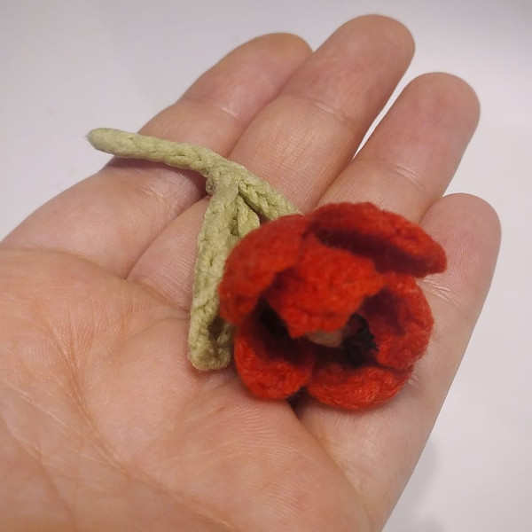 Realistic tulip flower brooch knitting pattern16.jpg