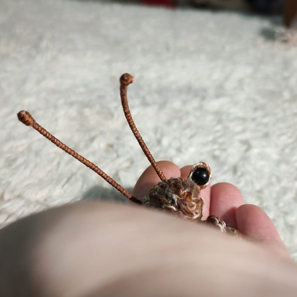 Cockroach toy brooch insect knitting pattern22.jpg