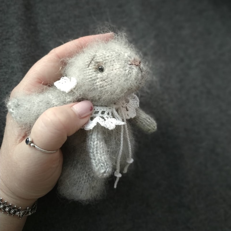 Easter bunny hare rabbit toy knitting pattern10.jpg