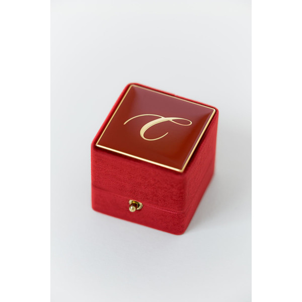 10-Bark-and-Berry-Grand-Garnet-lock-classic-vintage-wedding-engraved-embossed-enameled-individual-monogram-velvet-ring-box-001.jpg