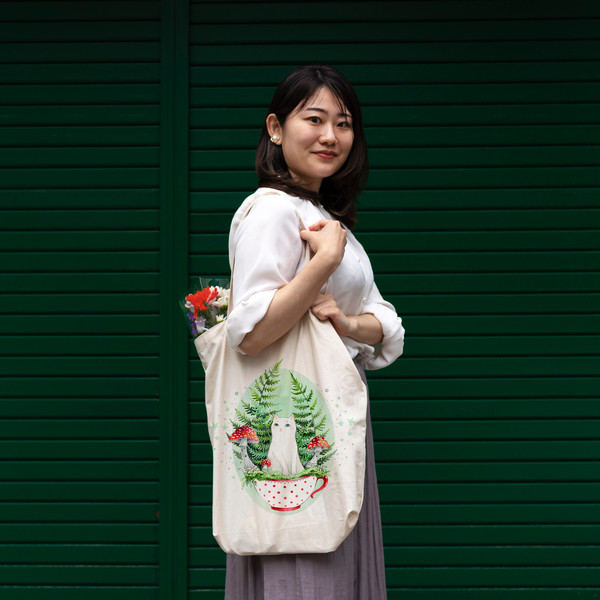 sideyoung-woman-carrying-tote-bag.jpg