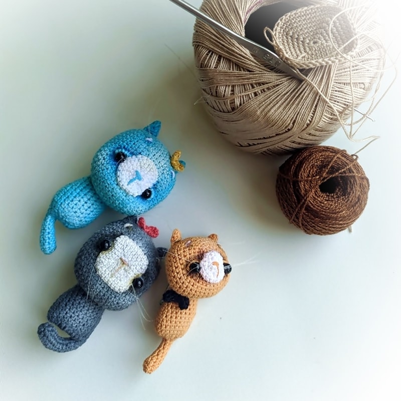 tiny kitty cat kitten brooch crochet pattern 2.jpg