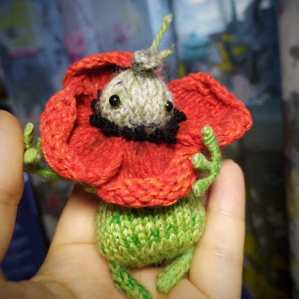Poppy toy knitting pattern, flower knitting tutorial, flower man pattern guide, cute poppy toy for kids, flower knitting 4.jpg