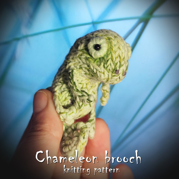 Chameleon Brooch Knitting Pattern, cute toy knitting pattern, green chameleon pattern, brooch tutorial, knitting guide.jpg