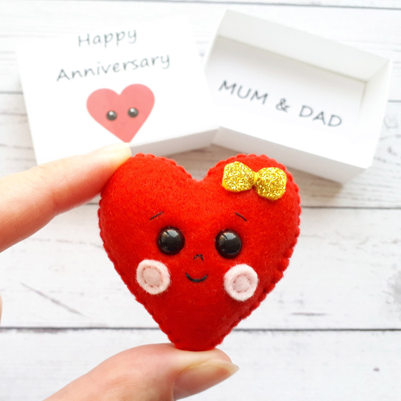 Red-heart-pocket-hug