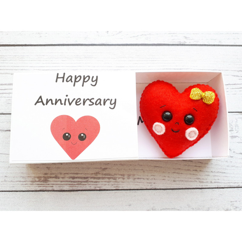 Red-heart-pocket-hug-in-a-box-1